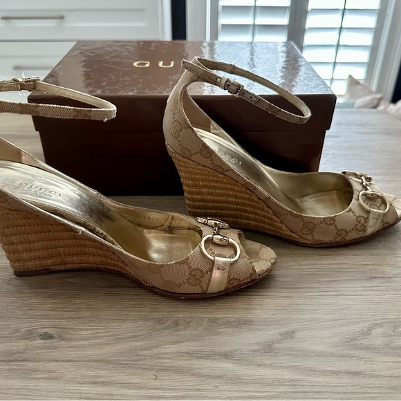 Gucci Women's Tan Peep-Toe Heels - Picture 4 of 7